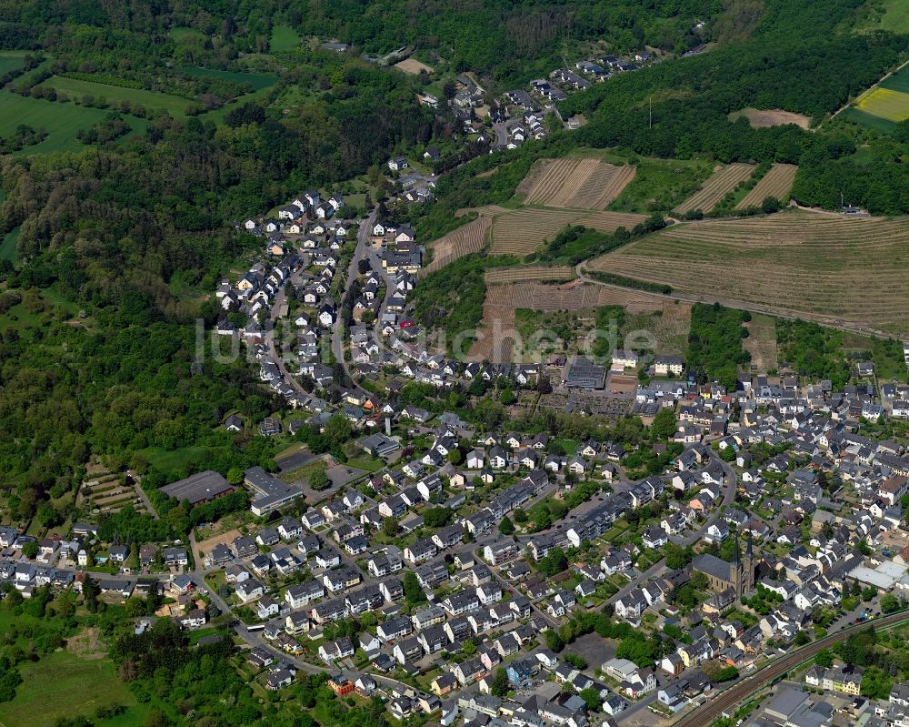 Luftaufnahme Koblenz, Güls - Stadtteil Güls im Stadtgebiet Koblenz im Bundesland Rheinland-Pfalz