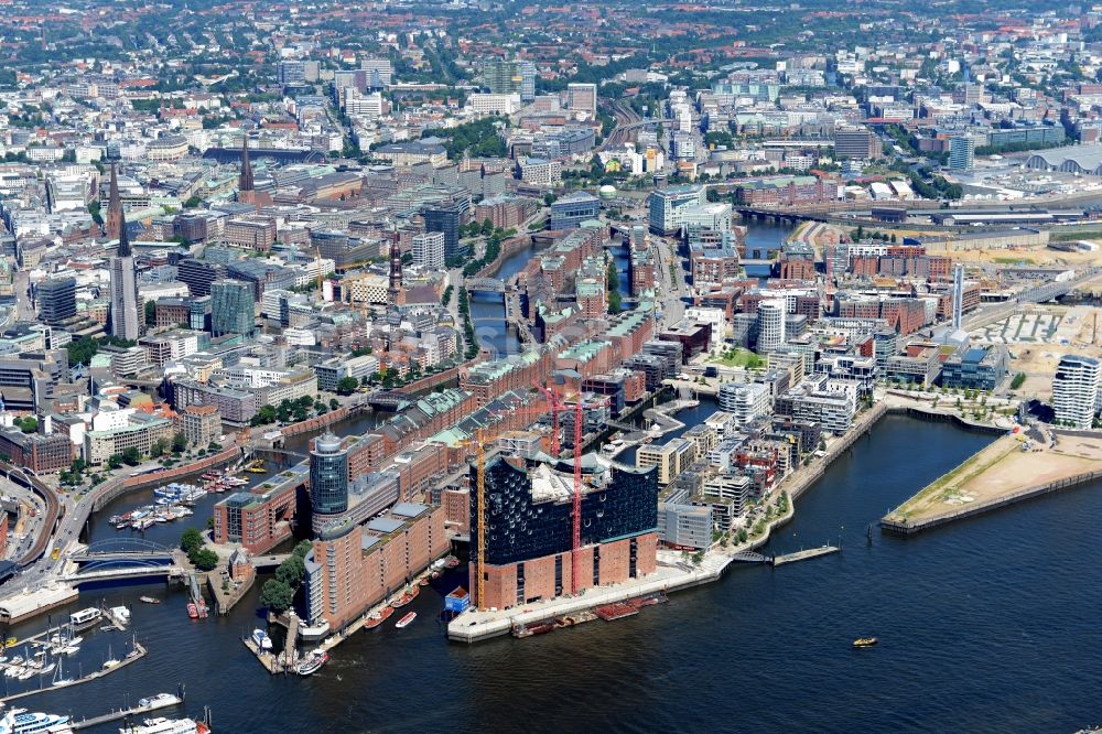 Luftaufnahme Hamburg - Stadtteil Hafencity am Ufer der Norderelbe im Stadtgebiet in Hamburg