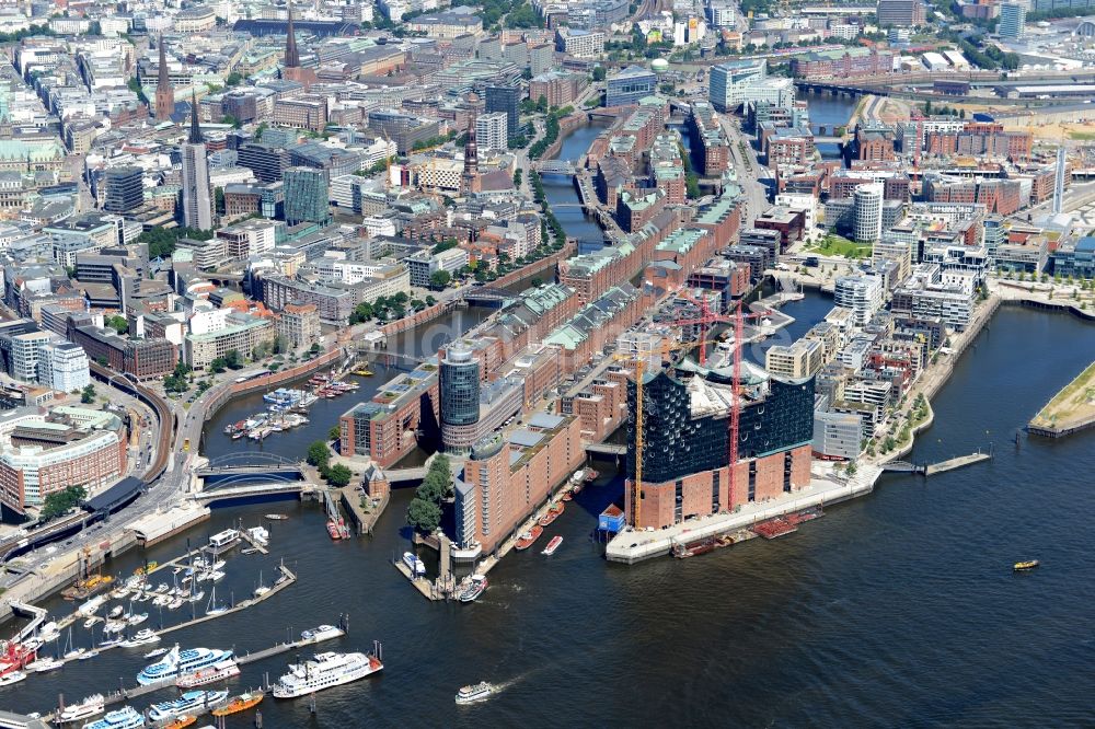 Hamburg von oben - Stadtteil Hafencity am Ufer der Norderelbe im Stadtgebiet in Hamburg