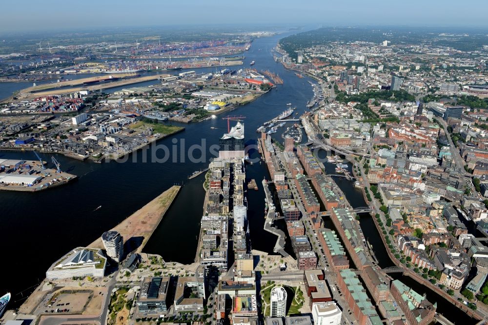 Hamburg von oben - Stadtteil Hafencity am Ufer der Norderelbe im Stadtgebiet in Hamburg