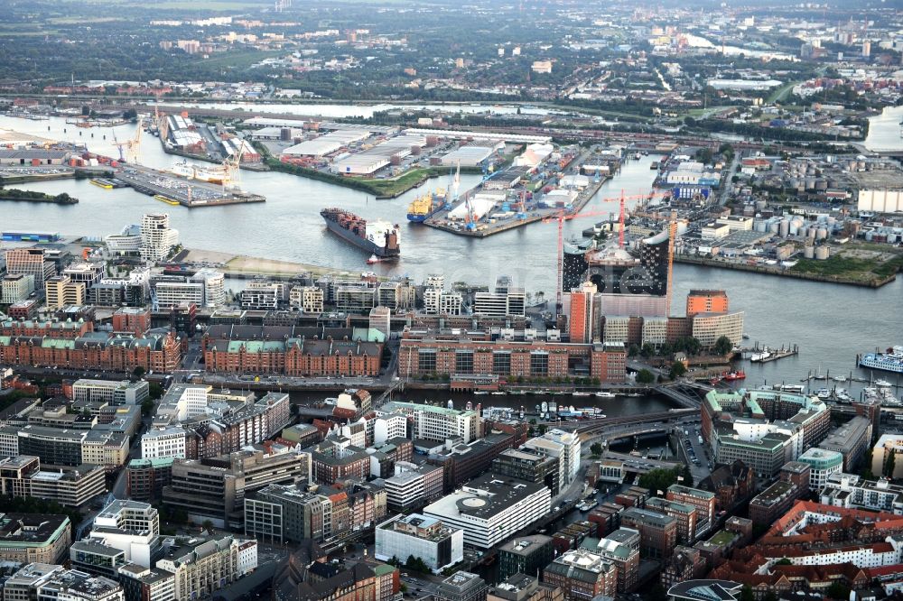 Luftaufnahme Hamburg - Stadtteil Hafencity am Ufer der Norderelbe im Stadtgebiet in Hamburg