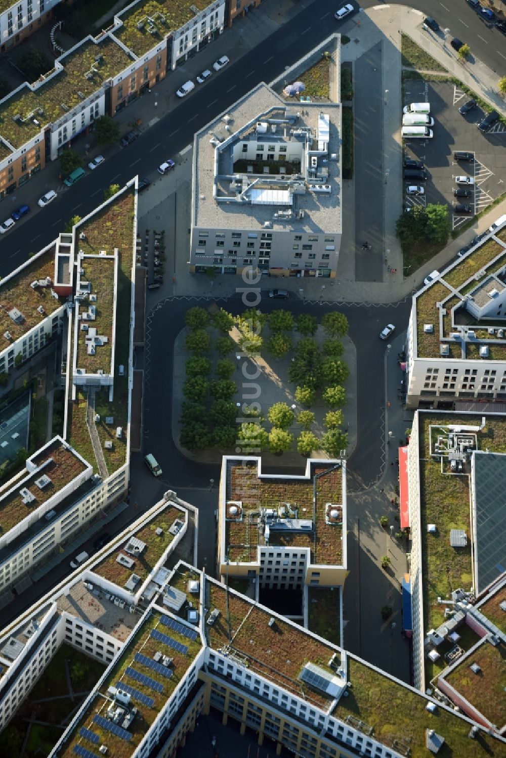 Berlin von oben - Stadtteil Hellersdorf am Stadtteilzentrum Helle Mitte am Alice-Salomon-Platz im Stadtgebiet in Berlin