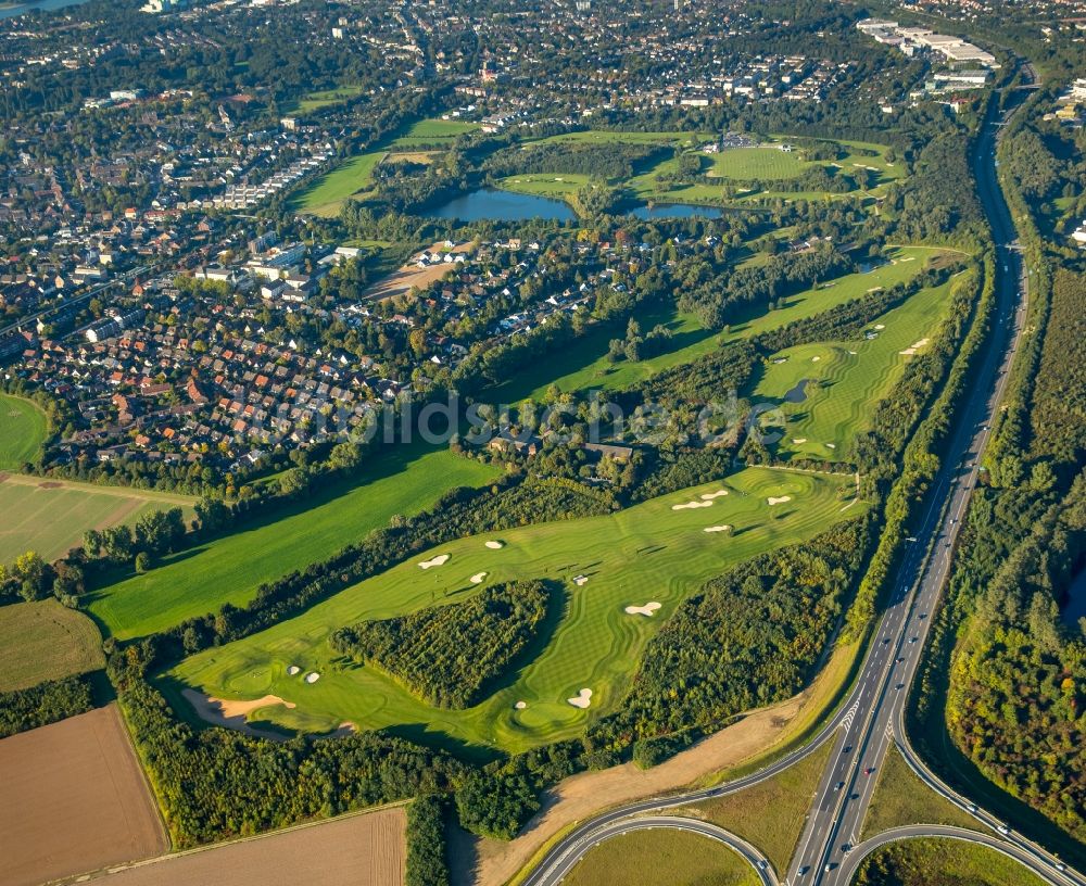 Duisburg von oben - Stadtteil Huckingen im Stadtgebiet in Duisburg im Bundesland Nordrhein-Westfalen