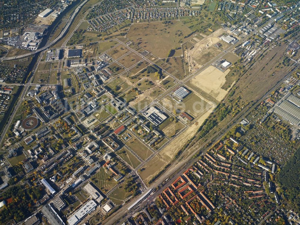 Berlin aus der Vogelperspektive: Stadtteil Johannestal - Adlerhof mit dem Gewerbegebiet WISTA im Stadtgebiet in Berlin