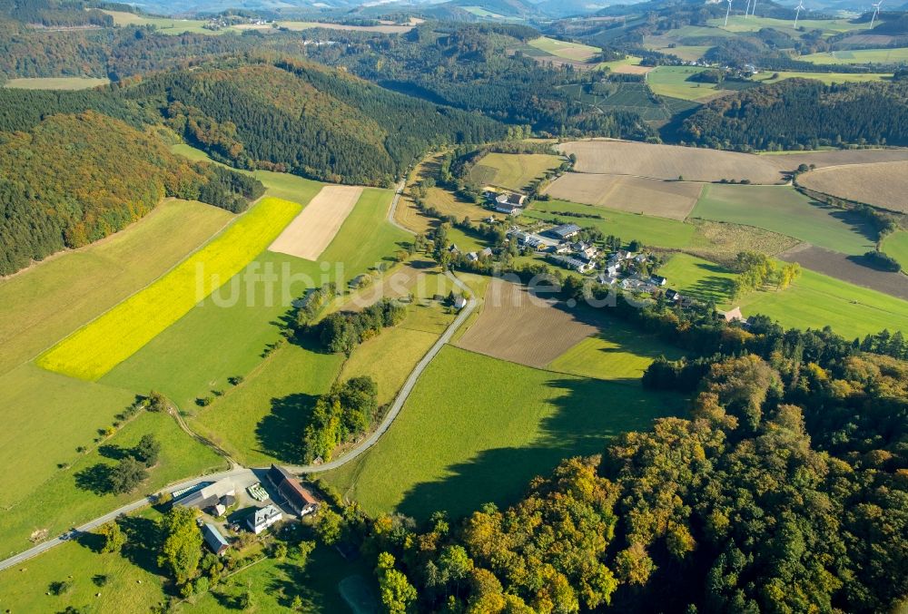 Meschede von oben - Stadtteil Löllinghausen in Meschede im Bundesland Nordrhein-Westfalen