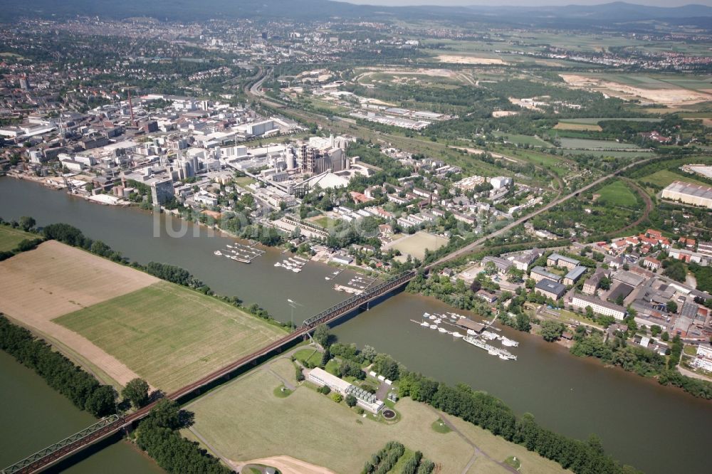 Wiesbaden aus der Vogelperspektive: Stadtteil Mainz-Amöneburg in Wiesbaden im Bundesland Hessen