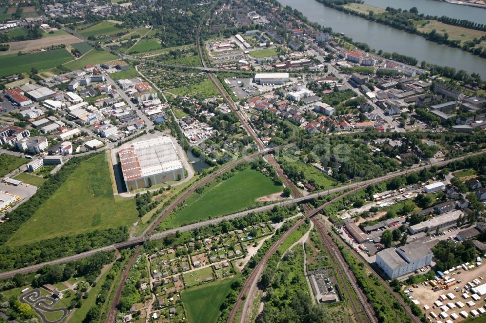 Wiesbaden von oben - Stadtteil Mainz-Amöneburg in Wiesbaden im Bundesland Hessen