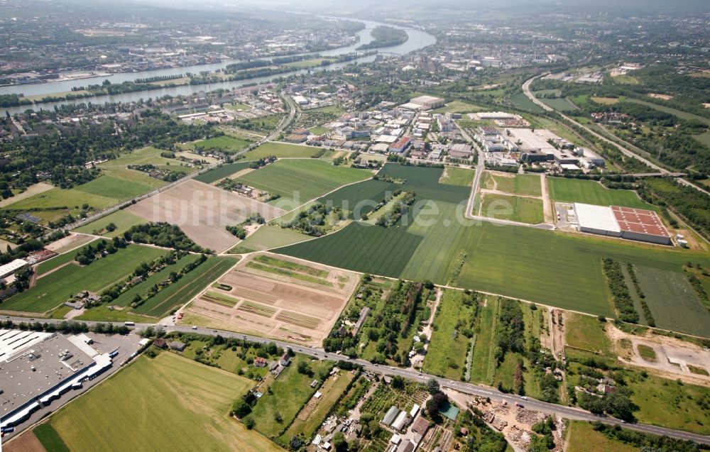 Wiesbaden von oben - Stadtteil Mainz-Kastel am Ufer des Rhein in Wiesbaden im Bundesland Hessen