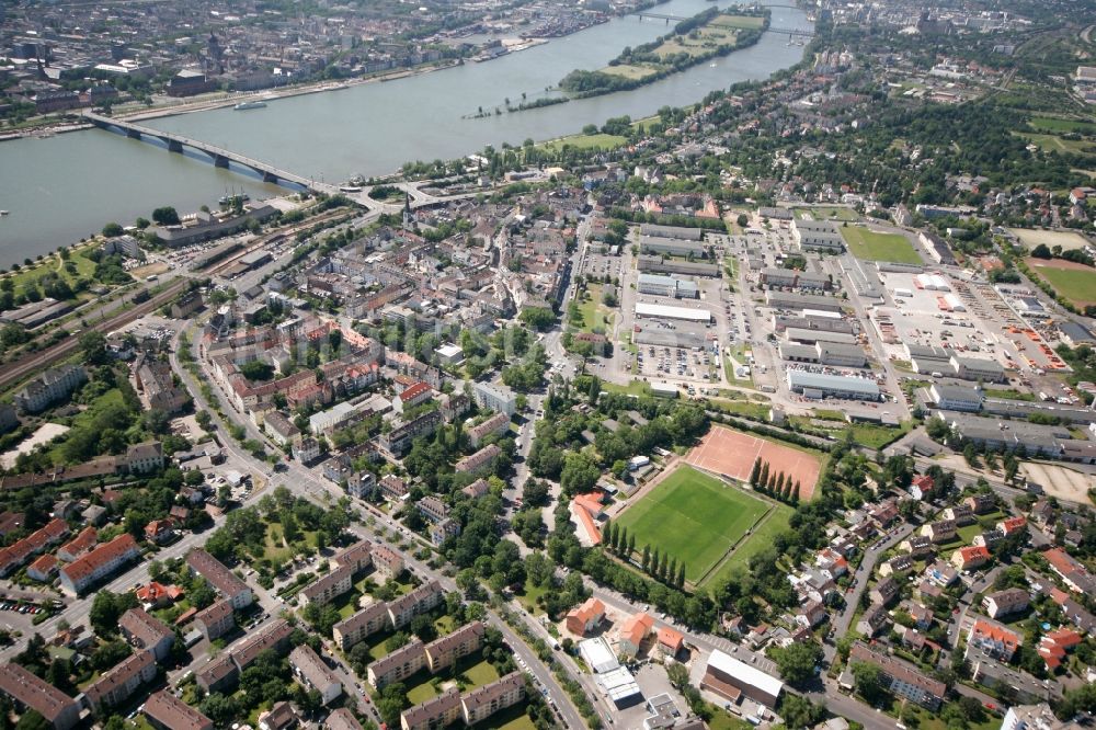 Luftbild Wiesbaden - Stadtteil Mainz-Kastel am Ufer des Rhein in Wiesbaden im Bundesland Hessen