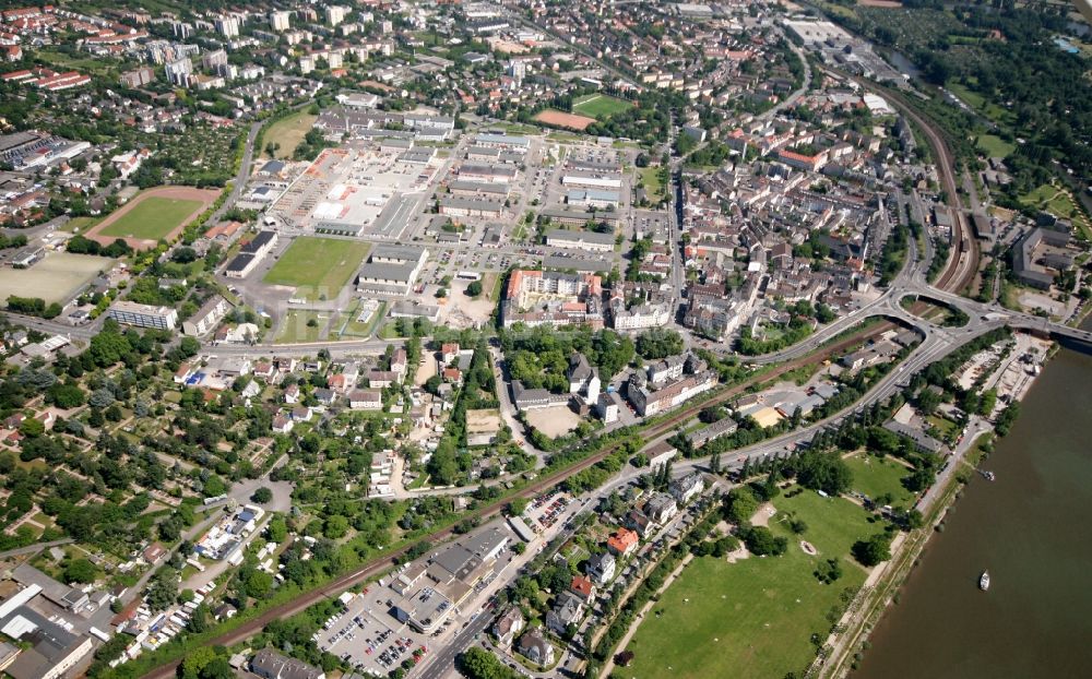 Luftbild Wiesbaden - Stadtteil Mainz-Kastel am Ufer des Rhein in Wiesbaden im Bundesland Hessen