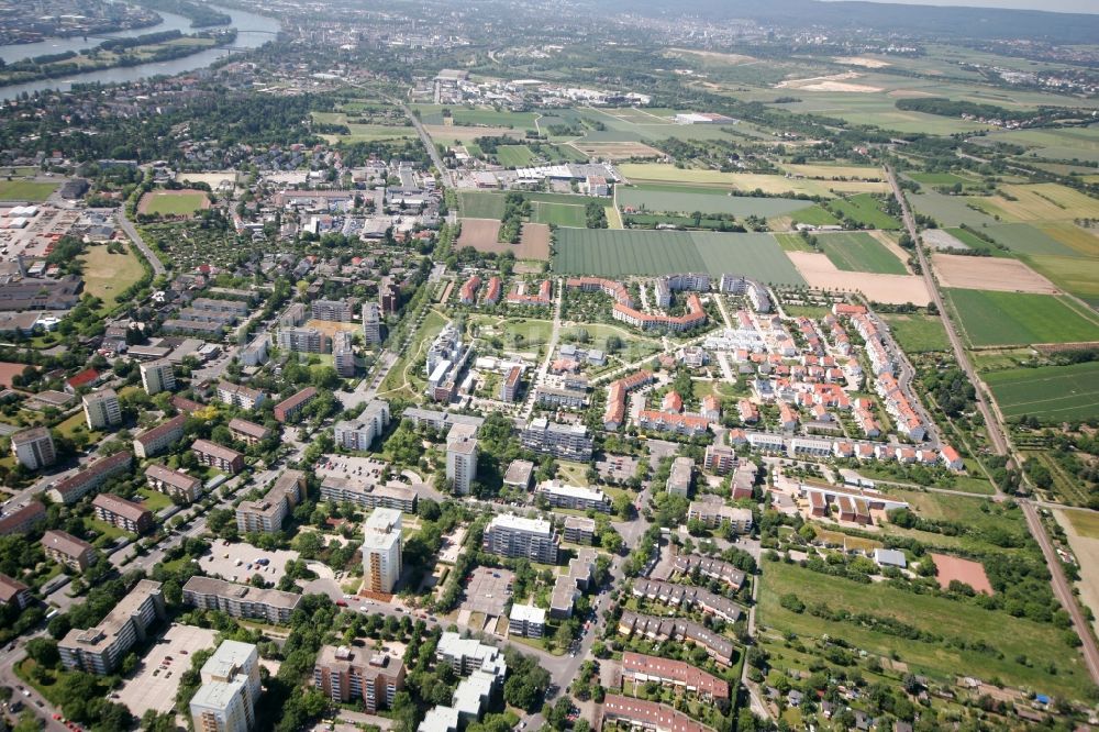 Wiesbaden von oben - Stadtteil Mainz-Kastel in Wiesbaden im Bundesland Hessen