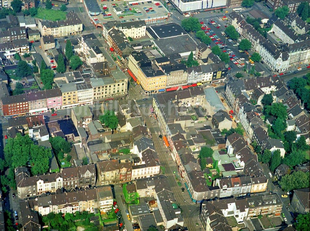 Duisburg aus der Vogelperspektive: Stadtteil Marxloh im Kreuzungsbereich Weseler Straße - Kaiser-Wilhelm-Straße im Stadtgebiet in Duisburg im Bundesland Nordrhein-Westfalen