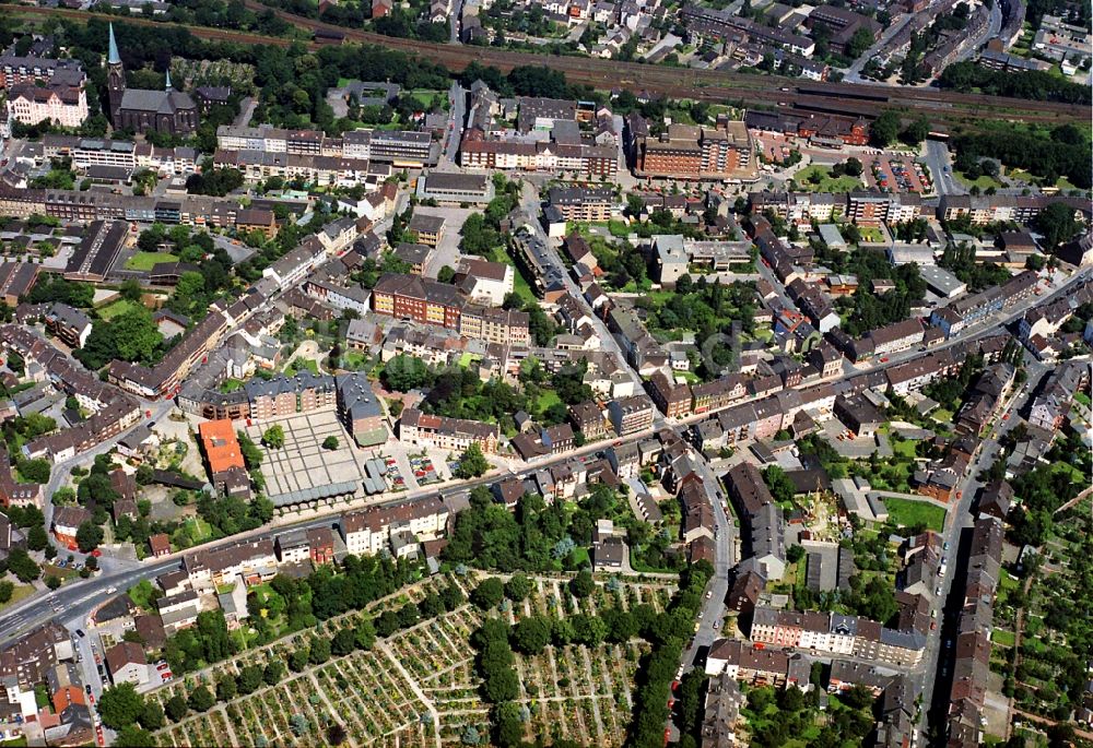 Luftbild Duisburg - Stadtteil Meiderich-Beeck am Bahnhof Mittel-Meiderich im Stadtgebiet in Duisburg im Bundesland Nordrhein-Westfalen