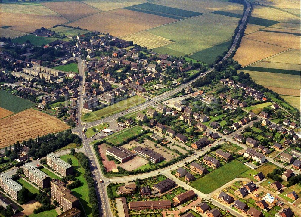 Duisburg aus der Vogelperspektive: Stadtteil Mündelheim im Stadtgebiet in Duisburg im Bundesland Nordrhein-Westfalen