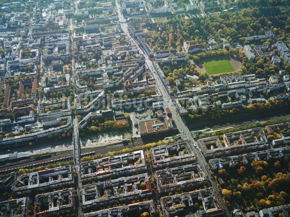 Luftbild Berlin - Stadtteil Neukölln entlang der Wohngebiete an der Hermannstraße, Karl-Marx-Straße und der Hertastraße im Stadtgebiet in Berlin