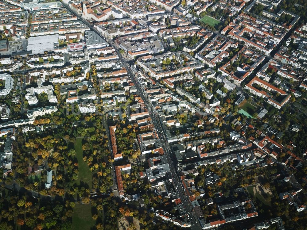 Berlin von oben - Stadtteil Neukölln entlang der Wohngebiete an der Karl-Marx-Straße, Richardstraße und der Bornsdorfer Straße im Stadtgebiet in Berlin