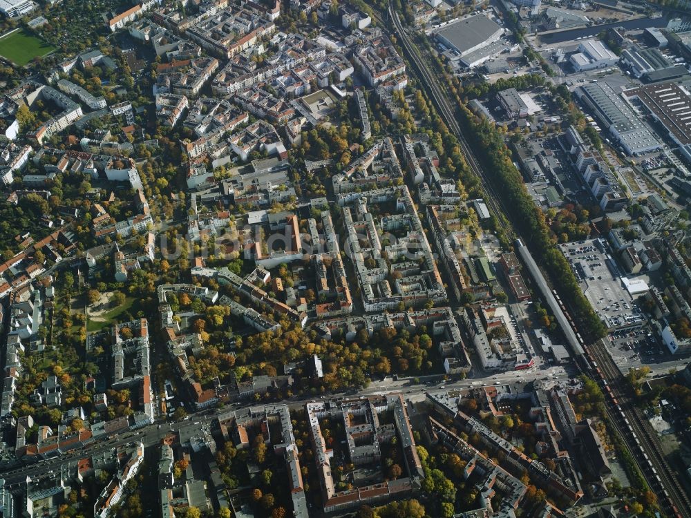 Luftbild Berlin - Stadtteil Neukölln entlang der Wohngebiete an der Saalestraße, Böhmische Straße und am Richardplatz im Stadtgebiet in Berlin