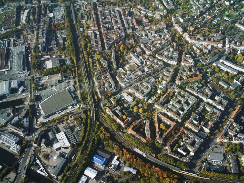 Luftbild Berlin - Stadtteil Neukölln entlang der Wohngebiete an der Saalestraße, Niemetzstraße und der Lahnstraße im Stadtgebiet in Berlin