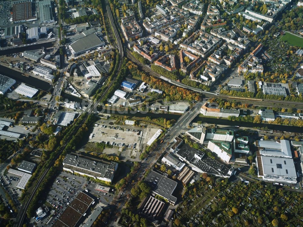 Luftaufnahme Berlin - Stadtteil in Neukölln entlang der Wohngebiete an der Saalestraße, Sonnenallee und der Braunschweiger Straße im Stadtgebiet in Berlin