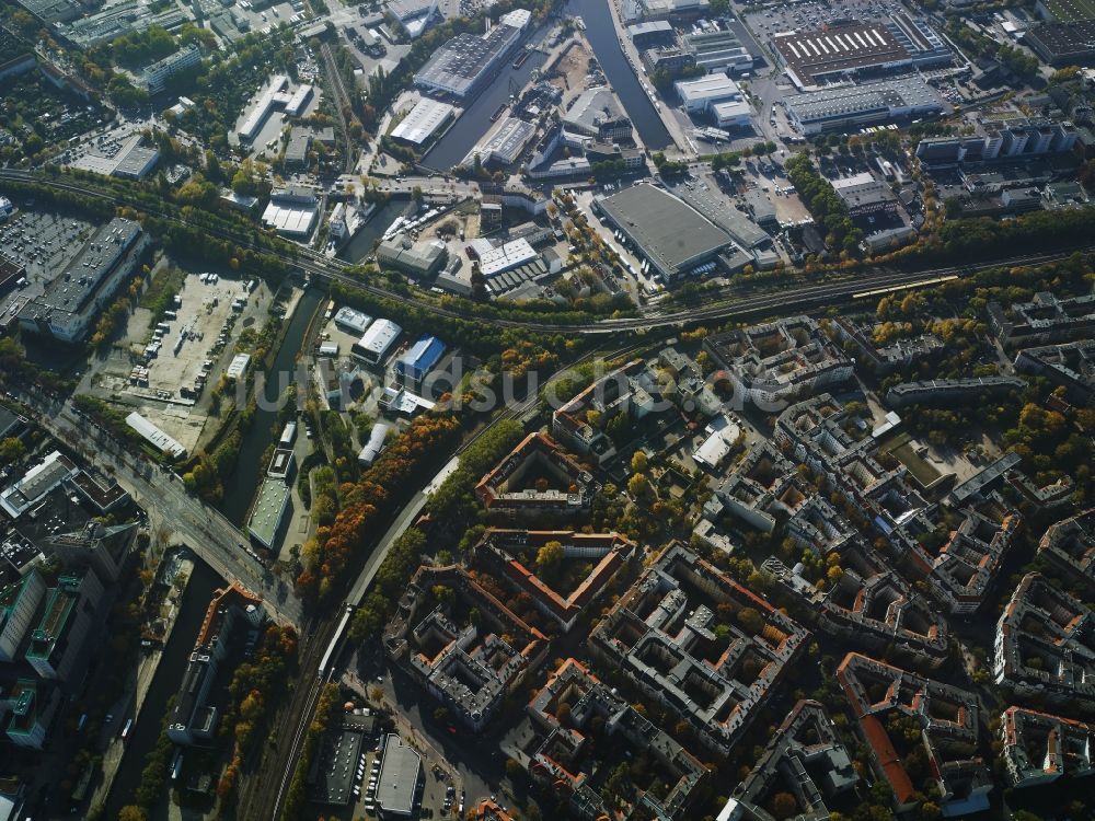 Berlin von oben - Stadtteil Neukölln entlang der Wohngebiete an der Sonnenallee und der Saalestraße in Berlin