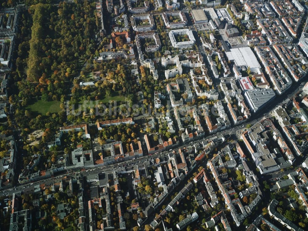 Luftaufnahme Berlin - Stadtteil in Neukölln entlang der Wohngebiete an der Werbellinstraße, Karl-Marx-Straße und der Richardstraße im Stadtgebiet in Berlin