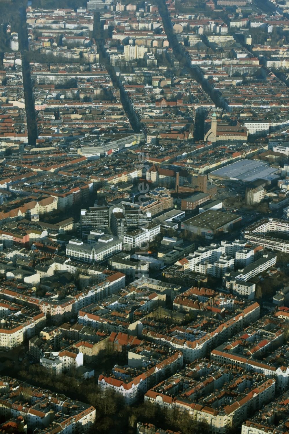 Berlin von oben - Stadtteil Neukölln an der Hermannstraße - Werbellinstraße im Stadtgebiet in Berlin