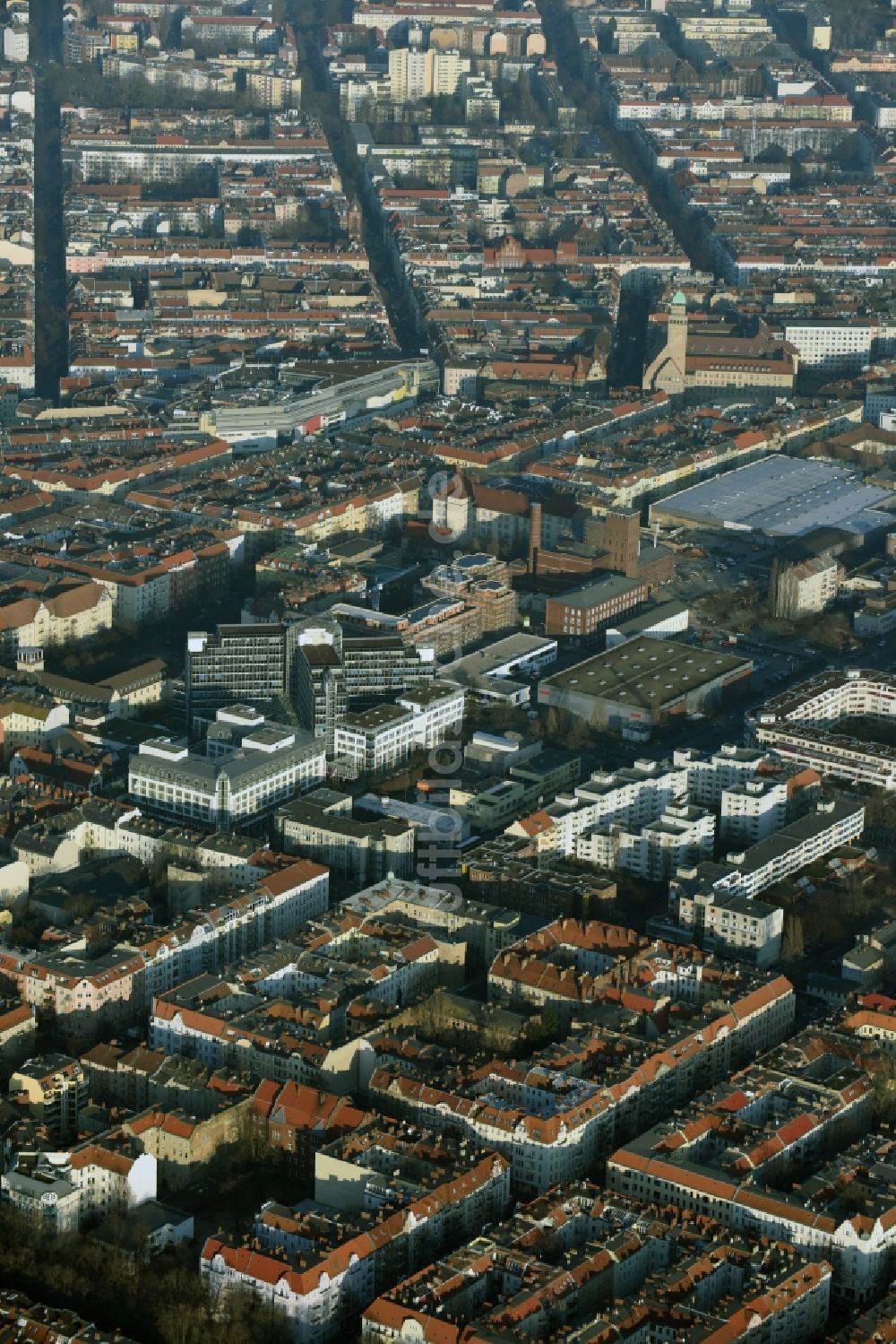 Berlin aus der Vogelperspektive: Stadtteil Neukölln an der Hermannstraße - Werbellinstraße im Stadtgebiet in Berlin