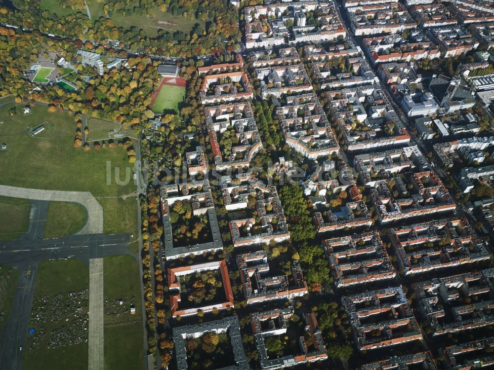 Berlin von oben - Stadtteil Neukölln mit Wohngebiet rund um den Herrfurthplatz nahe dem stillgelegten Flughafen Tempelhof - Tempelhofer Feld im Stadtgebiet in Berlin