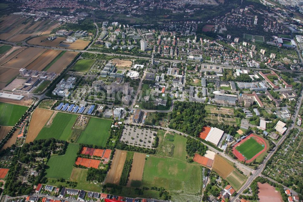 Mainz von oben - Stadtteil Oberstadt im Stadtgebiet in Mainz im Bundesland Rheinland-Pfalz