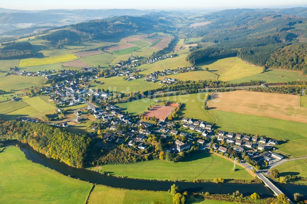 Meschede aus der Vogelperspektive: Stadtteil Olpe mit Autobahn A46 im Stadtgebiet in Meschede im Bundesland Nordrhein-Westfalen