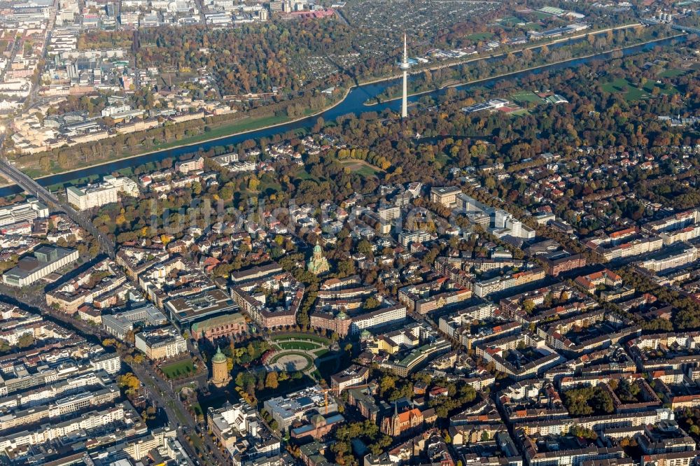 Luftaufnahme Mannheim - Stadtteil Oststadt zwischen Neckarufer und Friedrichsplatz im Stadtgebiet in Mannheim im Bundesland Baden-Württemberg, Deutschland