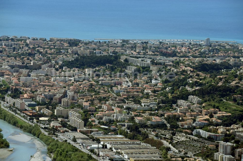 Nizza - Nice aus der Vogelperspektive: Stadtteil Saint-Laurent-du-Var im Stadtgebiet in Nizza Saint-Laurent-du-Var in Provence-Alpes-Cote d'Azur, Frankreich