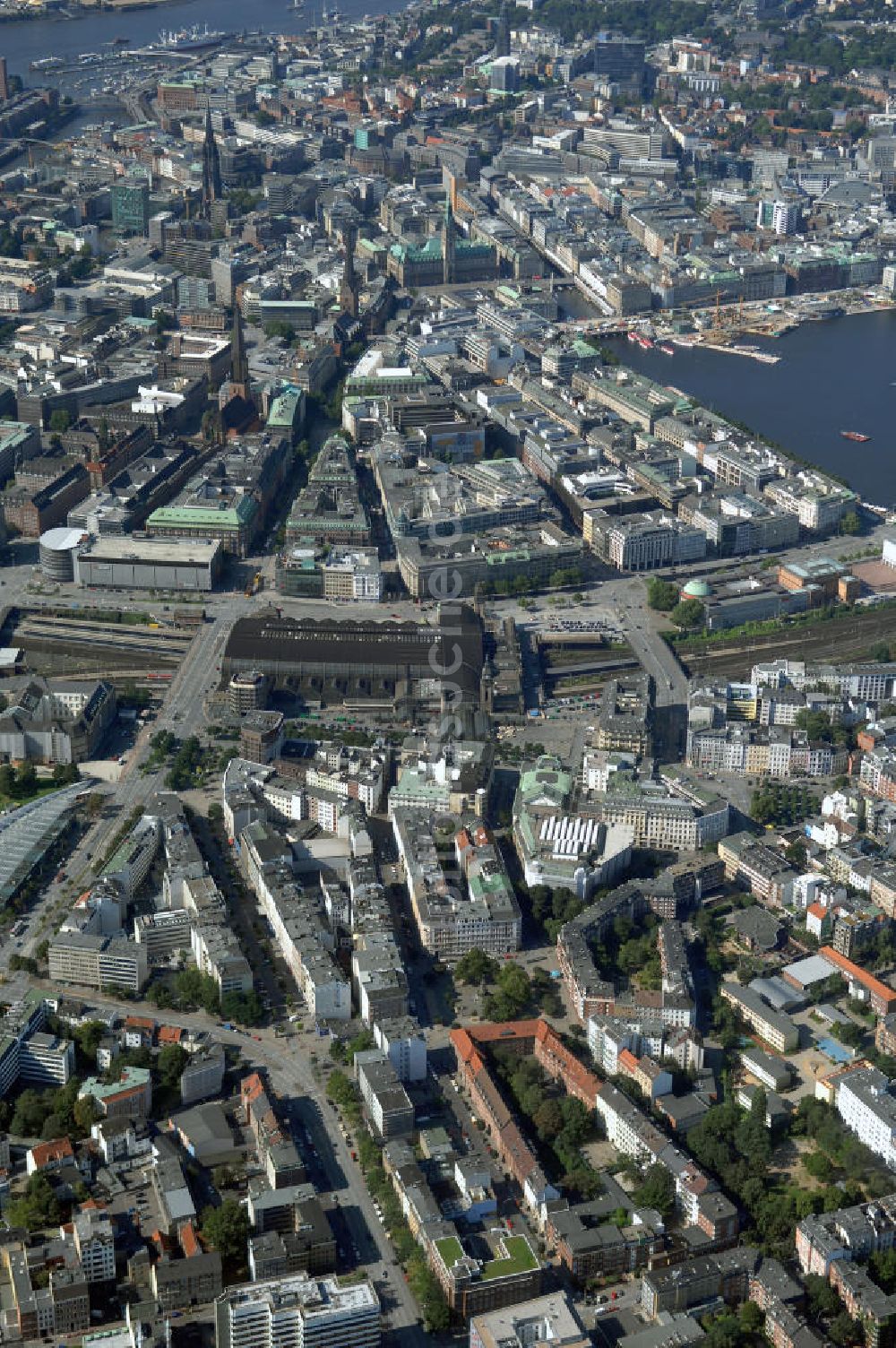 Hamburg aus der Vogelperspektive: Stadtteil Sankt Georg und Altstadt Hamburg