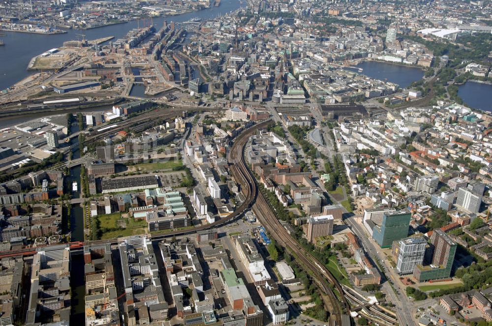 Hamburg von oben - Stadtteil Sankt Georg, die Altstadt und der Hamburger Hafen