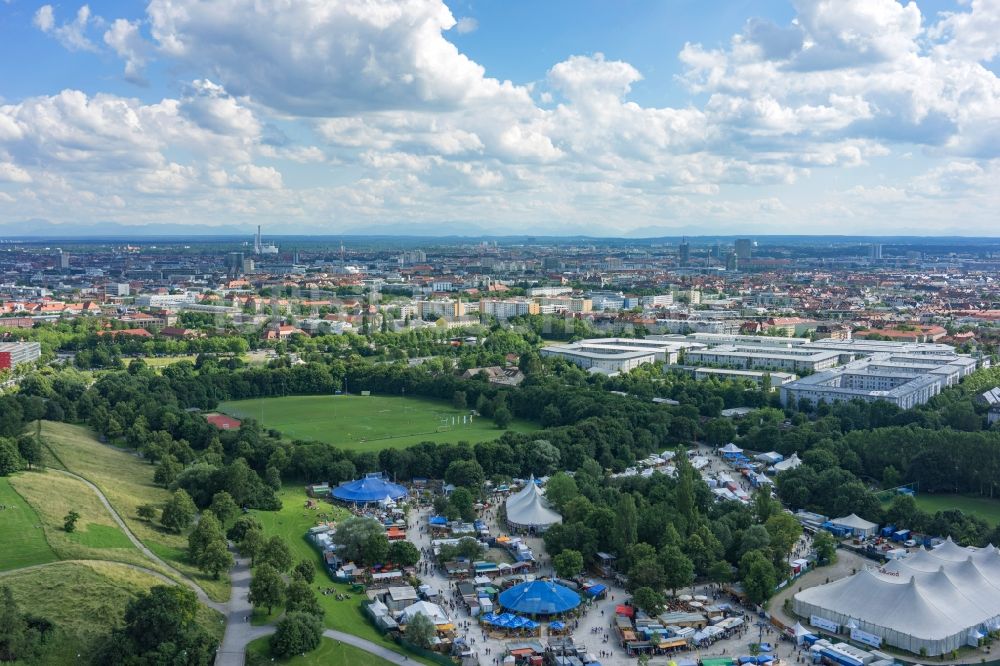 München aus der Vogelperspektive: Stadtteil Schwabing-West im Stadtgebiet in München im Bundesland Bayern