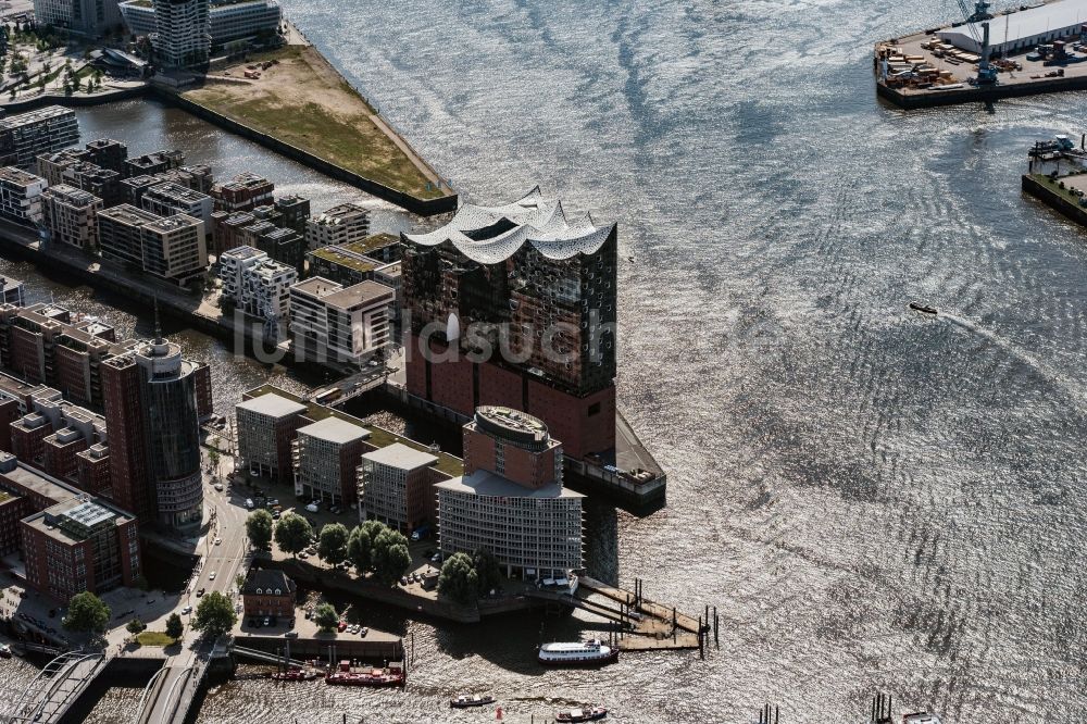 Luftbild Hamburg - Stadtteil Speicherstadt mit Blick auf die Elbphilharmonie im Stadtgebiet in Hamburg, Deutschland