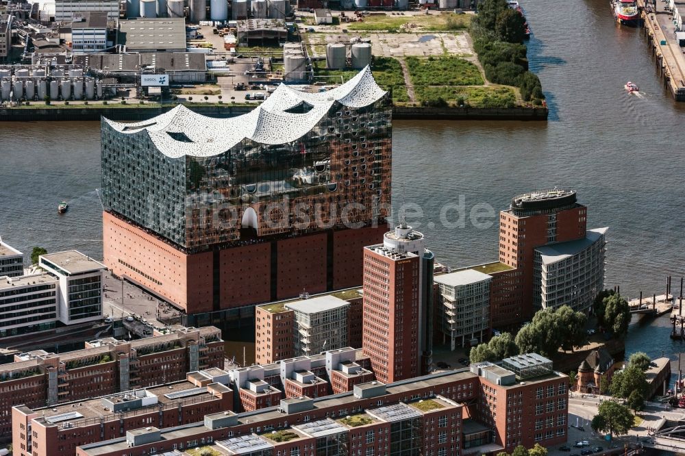 Hamburg von oben - Stadtteil Speicherstadt mit Blick auf die Elbphilharmonie im Stadtgebiet in Hamburg, Deutschland