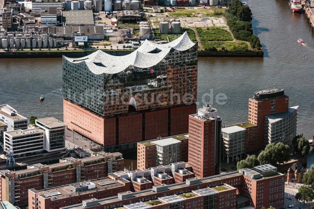 Hamburg aus der Vogelperspektive: Stadtteil Speicherstadt mit Blick auf die Elbphilharmonie im Stadtgebiet in Hamburg, Deutschland