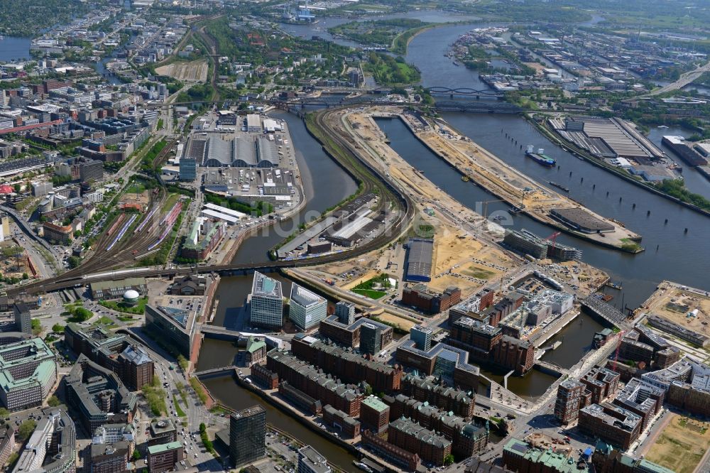 Hamburg aus der Vogelperspektive: Stadtteil - Stadtansicht der Speicherstadt am Ufer der Elbe am Kaiserkai im Hamburger Hafen