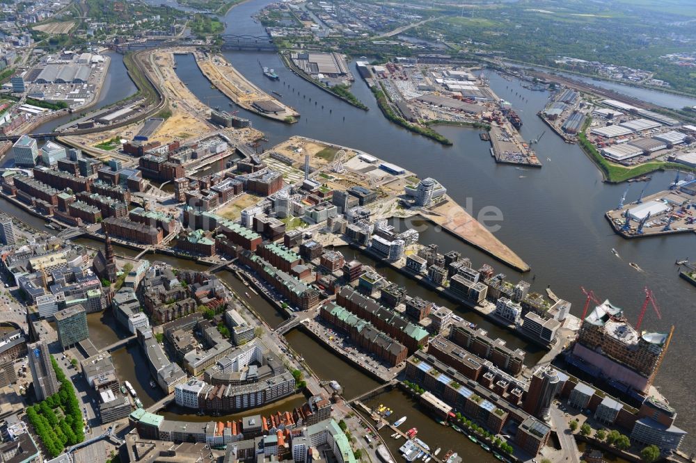 Luftaufnahme Hamburg - Stadtteil - Stadtansicht der Speicherstadt am Ufer der Elbe am Kaiserkai im Hamburger Hafen