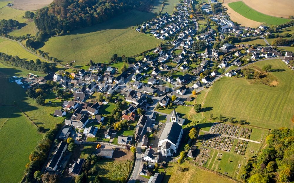 Meschede aus der Vogelperspektive: Stadtteil im Stadtgebiet Calle in Meschede im Bundesland Nordrhein-Westfalen