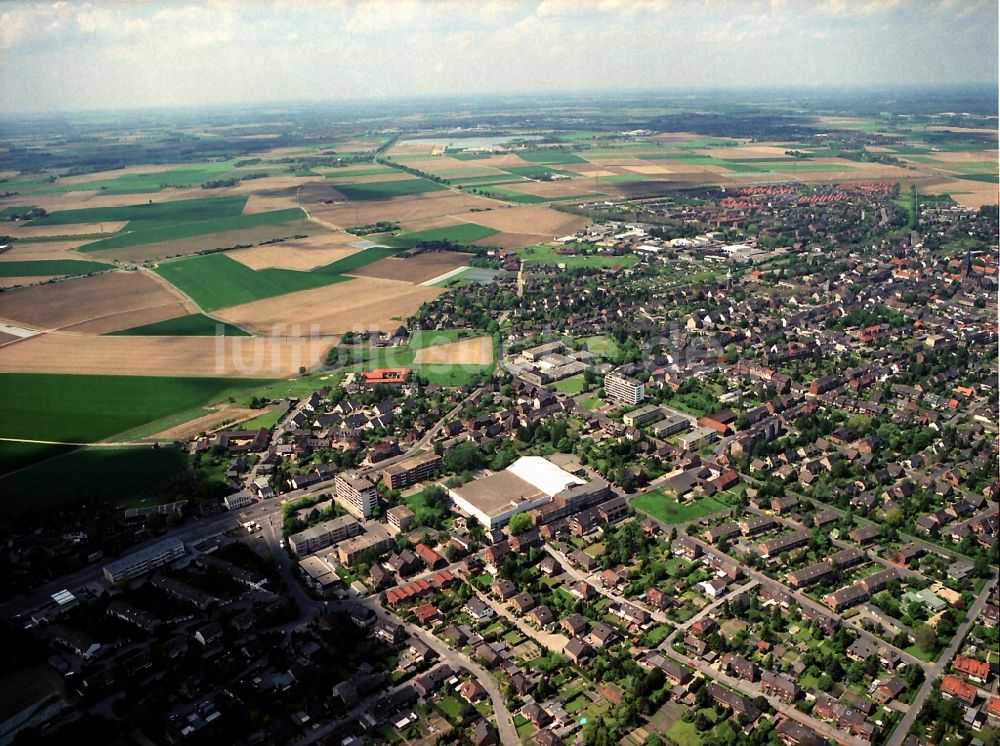 Krefeld, Hüls aus der Vogelperspektive: Stadtteil im Stadtgebiet in Krefeld, Hüls im Bundesland Nordrhein-Westfalen