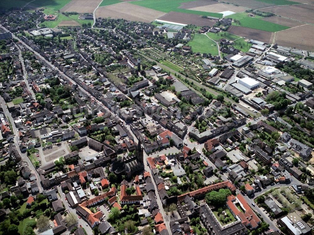 Luftaufnahme Krefeld, Hüls - Stadtteil im Stadtgebiet in Krefeld, Hüls im Bundesland Nordrhein-Westfalen