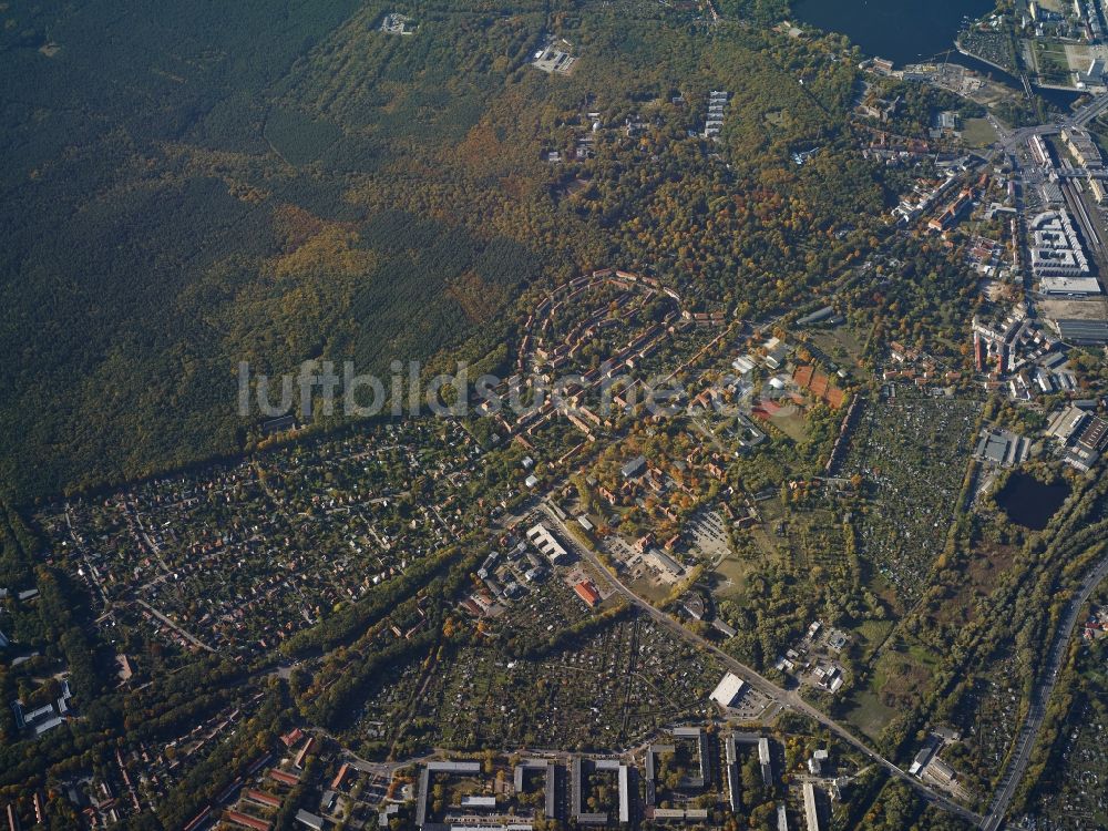 Potsdam aus der Vogelperspektive: Stadtteil Teltower Vorstadt an der Kreuzung Heinrich-Mann-Allee und Horstweg im Stadtgebiet in Potsdam im Bundesland Brandenburg