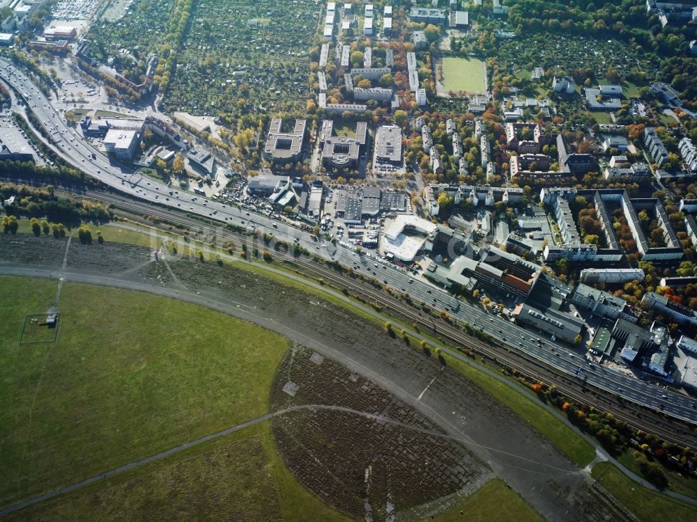 Berlin aus der Vogelperspektive: Stadtteil Tempelhof mit Wohngebiet entlang der Germaniastraße - Ringbahnstraße in Berlin