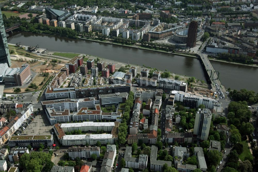 Frankfurt am Main von oben - Stadtteil am Uferbereich des Main - Flußverlaufes in Frankfurt am Main im Bundesland Hessen