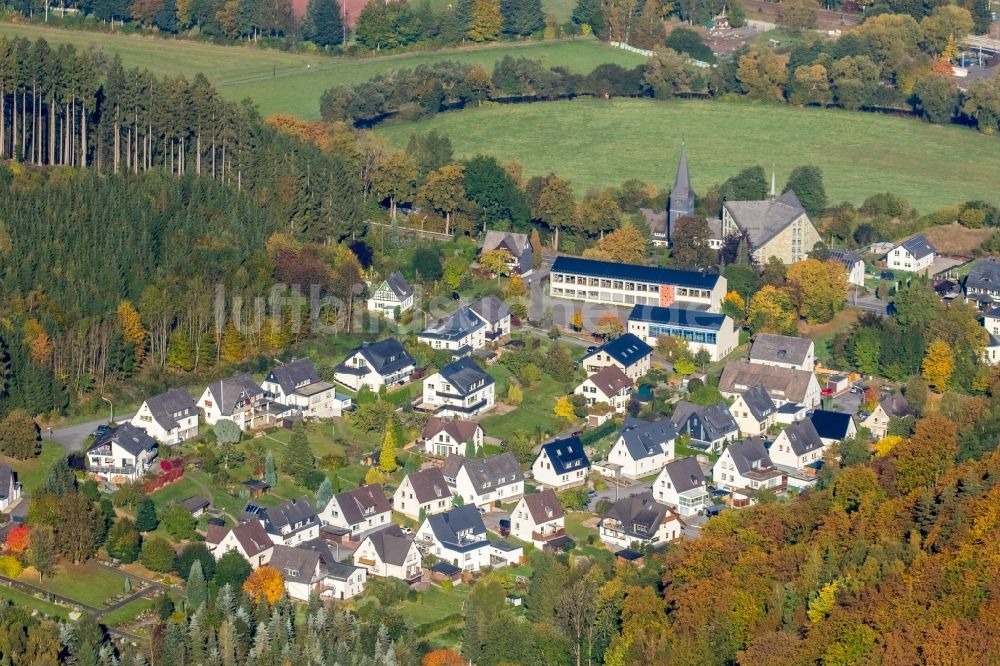 Luftaufnahme Meschede - Stadtteil Wehrstapel im Stadtgebiet an der BAB A46 in Meschede im Bundesland Nordrhein-Westfalen