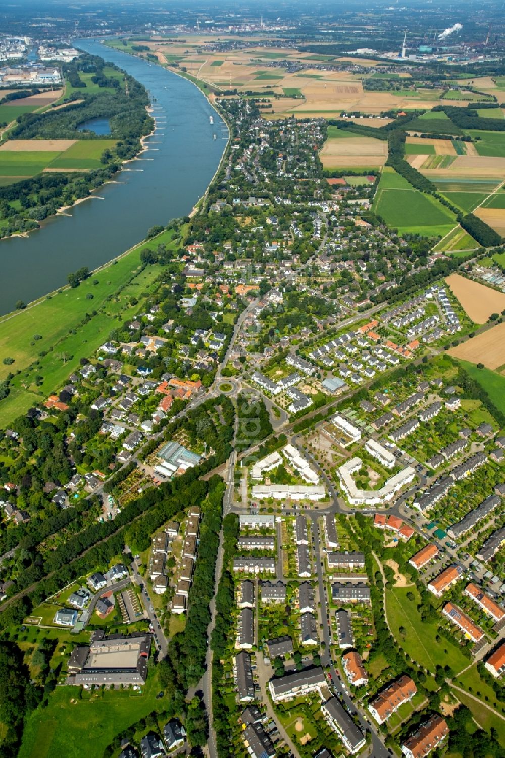 Luftaufnahme Düsseldorf - Stadtteil Wittlaer im Stadtgebiet in Düsseldorf im Bundesland Nordrhein-Westfalen