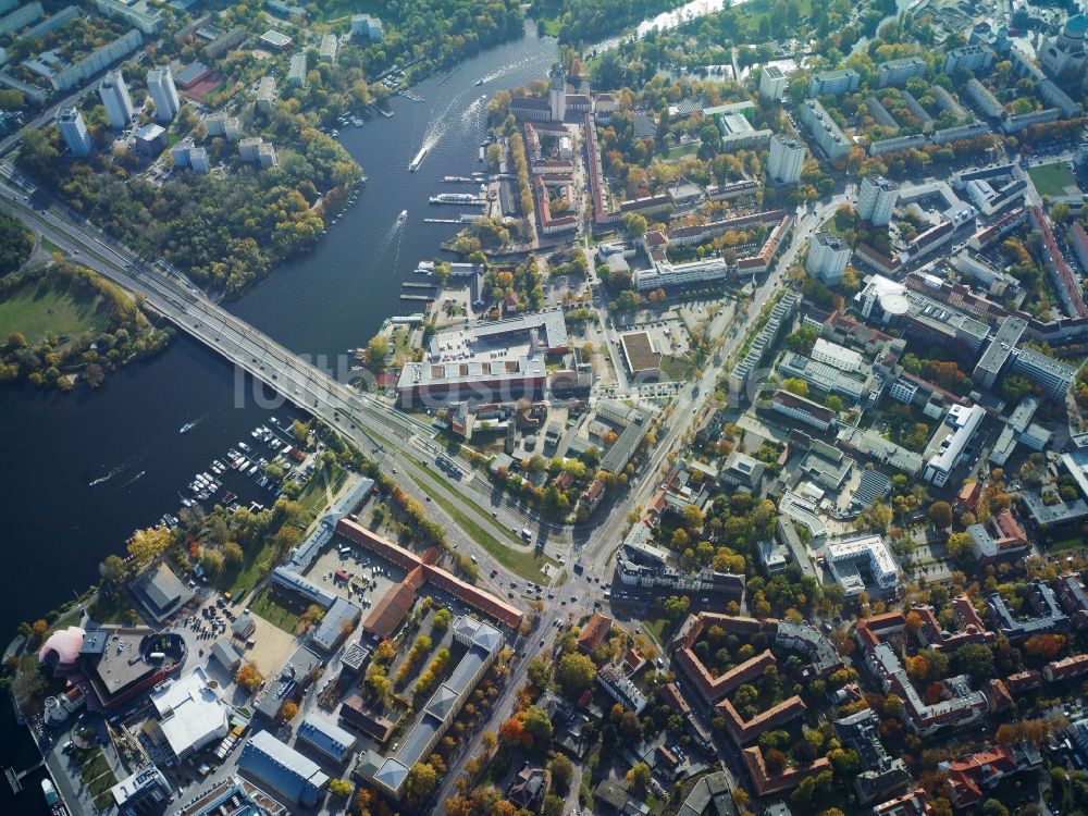 Potsdam von oben - Stadtteil zwischen Havel und Tiefer See im Stadtgebiet in Potsdam im Bundesland Brandenburg