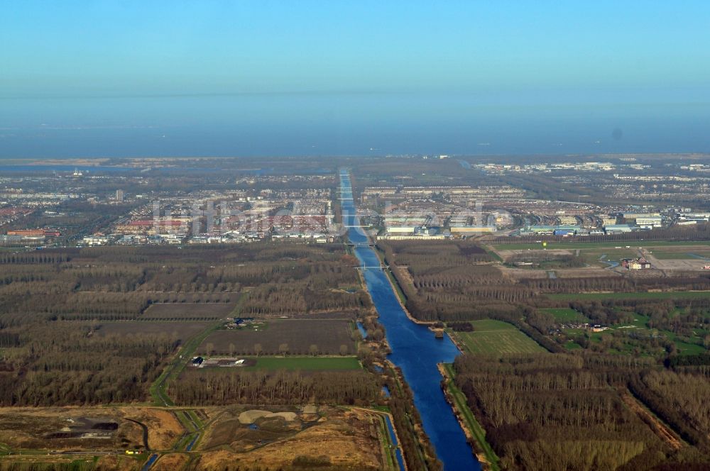 Luftbild Almere - Stadtteilansicht von Almere in der Provinz Flevoland in den Niederlanden